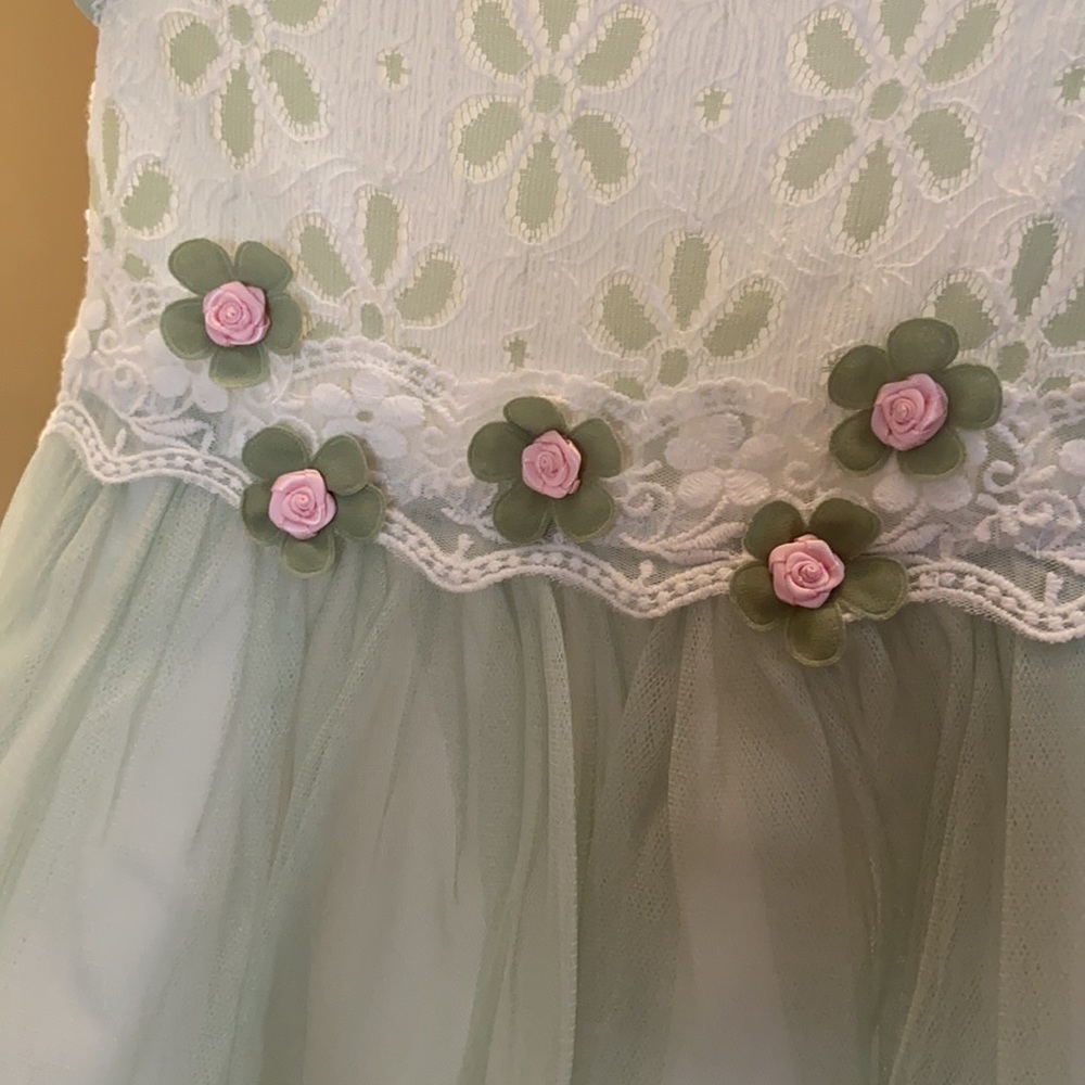 Dresses - Picture 4 of 4